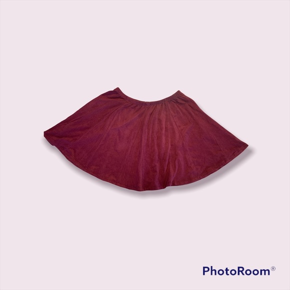 Brandy Melville faux-suede burgundy mini skirt - Picture 5 of 5